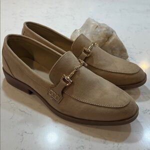 NWOT🎉 Serra tan faux suade loafers size 10